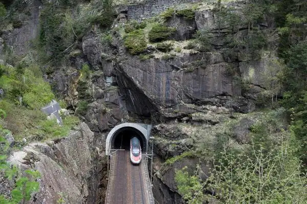 世界上最长的隧道,圣哥达基线隧道长57公里