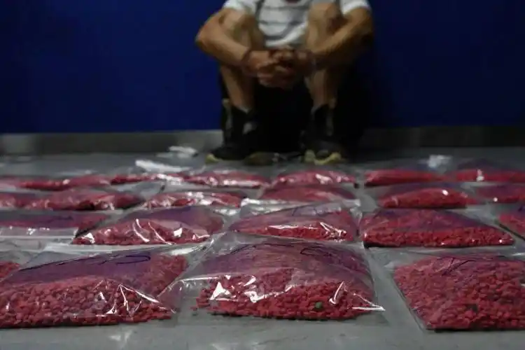 真实缉毒场面比大片更惊险,为十年缉毒超14.6吨的他们点赞!_毒品