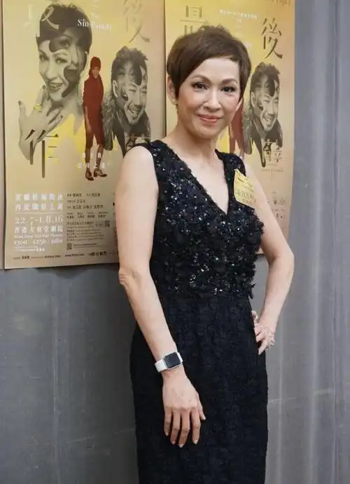 周润发宠妻33年,却膝下无子,陈荟莲刚年过60,看着十分显老