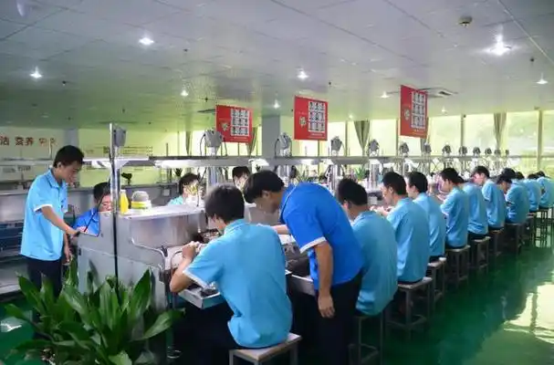 工厂是国家实业的支柱,上世纪在工厂当工人是一件非常光荣的事情,不知