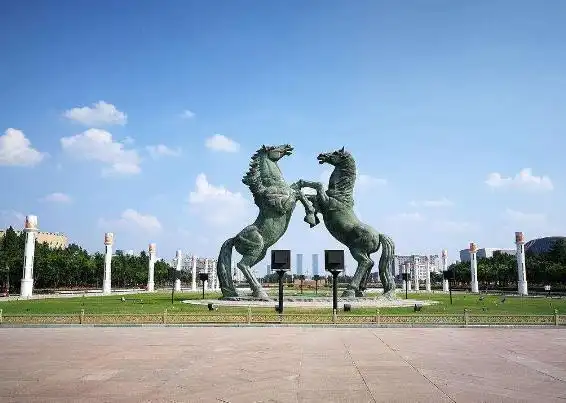 中国最美丽的标志性建筑,最大的中心广场,让人叹为观止