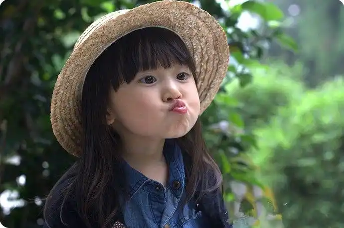 小葡萄嘟小嘴可爱表情萌爆了