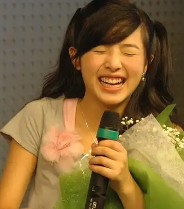 组图:张含韵素颜照曝光 憔悴不堪痘痘清晰可见