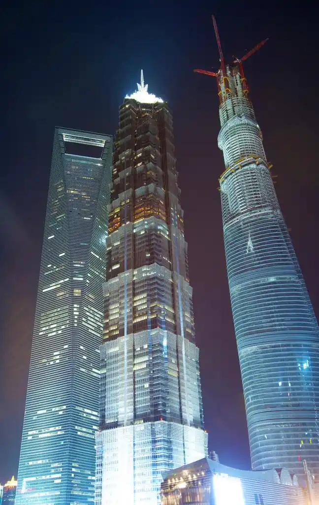 在夜上海的高楼大厦