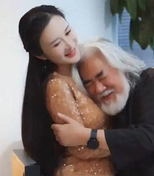 72岁张纪中首次松口承认,混血儿子马丁是妻子杜星霖和