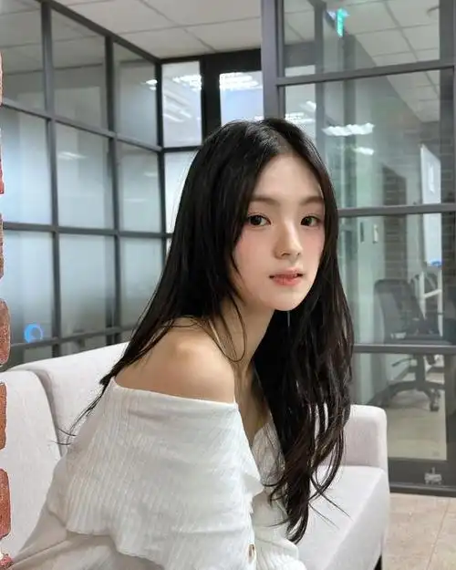 连挑剔的韩国网友都认可17岁被称小iu是最炙手可热的solo女歌手