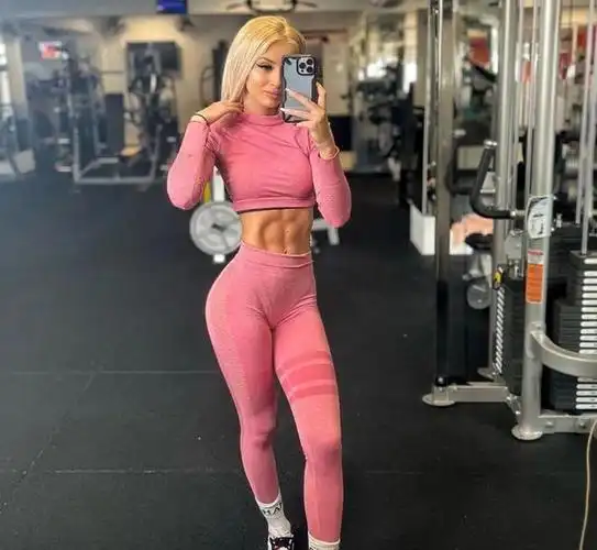 23岁六块腹肌女私教,甜美颜值 惹火曲线,这哪个女孩子受得了|马甲线