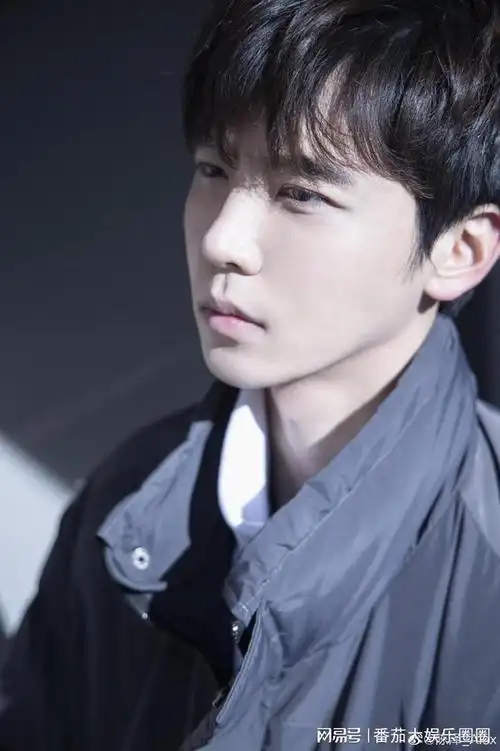 干净清新气质不凡的陈泽网友大呼像极了邻家大男孩