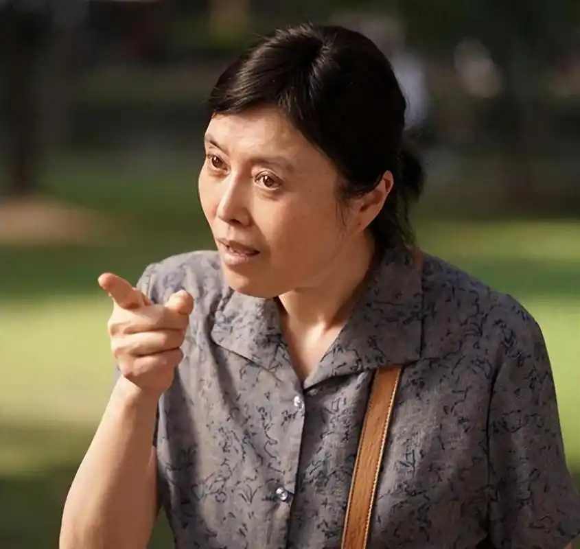 悔过向佛 丁嘉丽是一位实力派老戏骨,她的演艺生涯持续了几十年,赢得