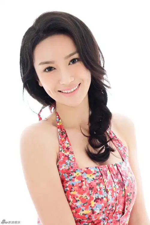 组图:"魔女"唐熙时尚写真 诠释性感小清新_大陆星闻_明星-超级明星