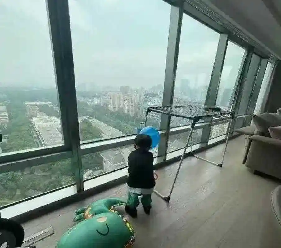 沈腾的北京豪宅[生日蛋糕]  太羡慕沈腾了,这么宽敞的房子