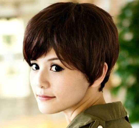 方脸女士适合什么短发发型图片