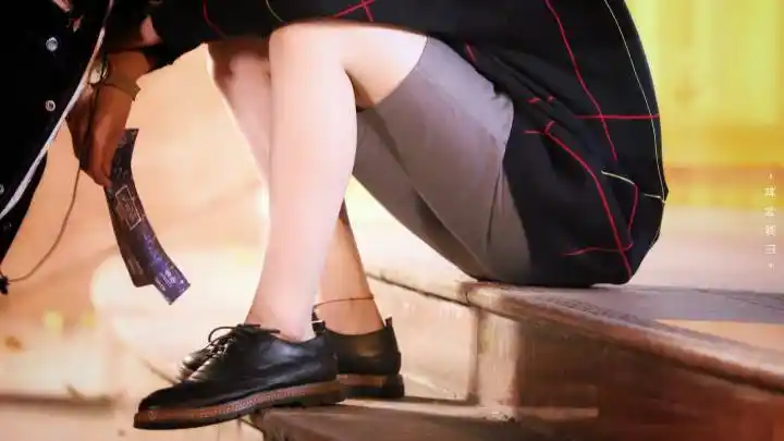 贺峻霖脚腕红绳