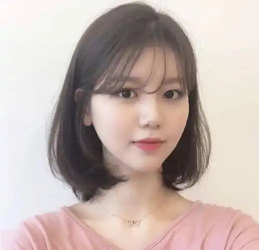 发型都是不错的选择内扣锁骨短发还是想在早春换一款清爽的短发""无论