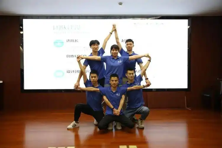 《火焰队》队形展示《四海队》logo展示《四海队》队形展示《社会主义