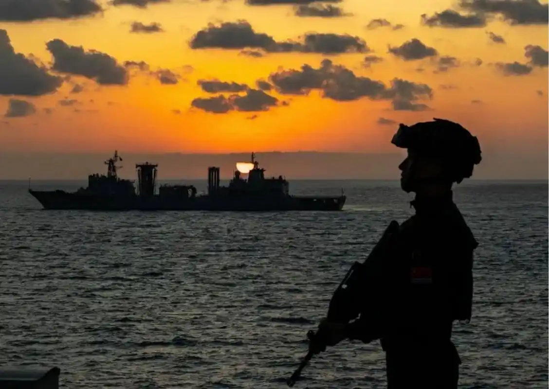 军旅文 | 女总裁燕绥vs海军少校傅征 《他与爱同罪》 文案一:燕绥跟