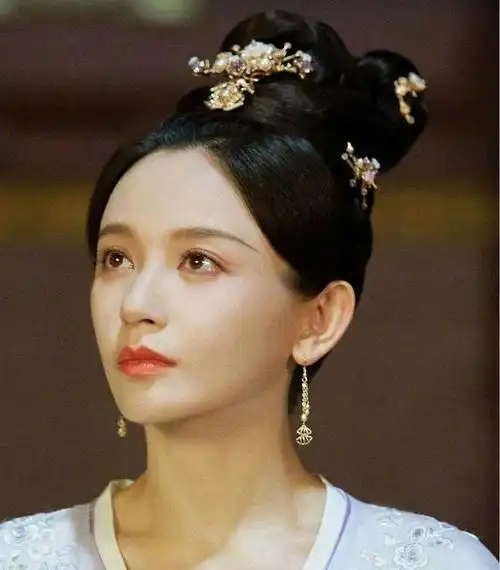 再演武媚娘风起霓裳热播施诗双剧待播与李现赵薇秦昊合作