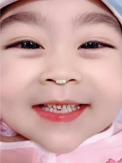 纯真清澈的眼神真的只有从孩子的脸上看到