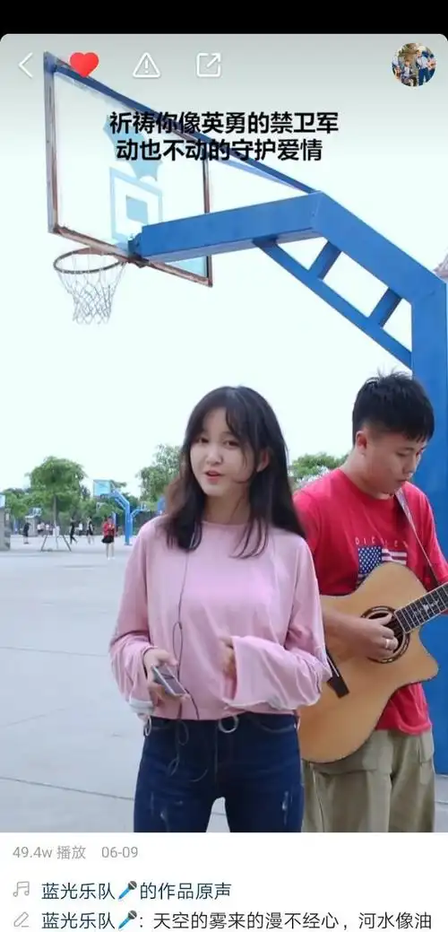 "组乐队?之前想都没想过",尽管马丹丹自小喜欢唱歌,"但仅是业余爱好".