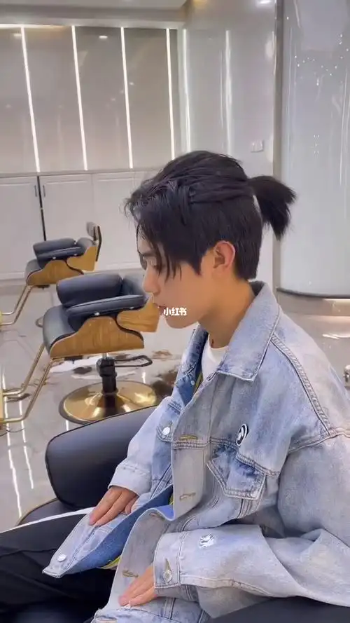 开学啦学生妹最喜欢的发型#武士头  #广州烫发  #暑假  #男生  #发型