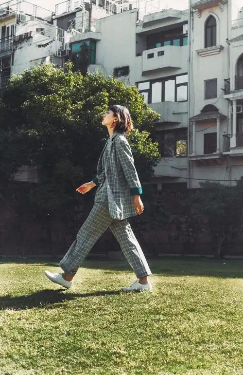 穿西服的帅女孩