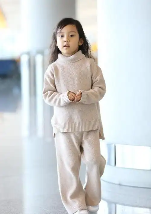 甜馨长大能不能超越李小璐的美?这些角度了解一下