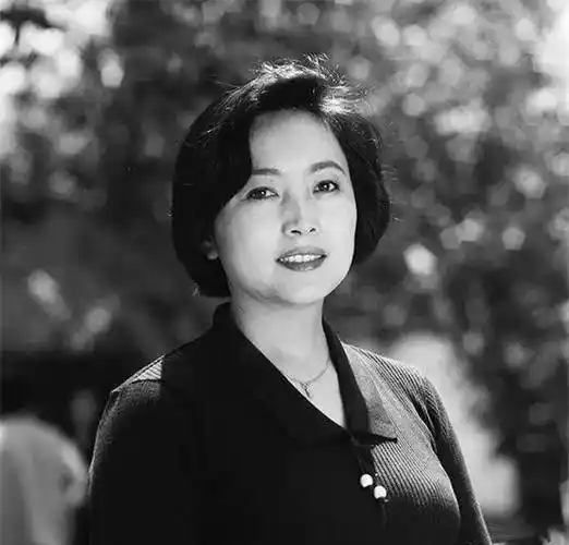 电视第一美女主持,不顾家人反对,今夫妻俩成娱乐圈模范_杜宪_陈多明