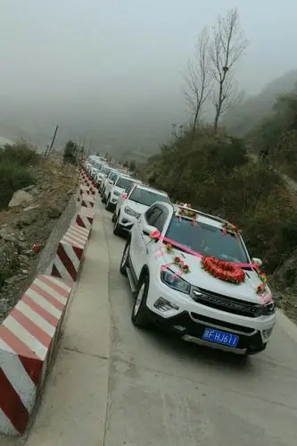 略阳:专业的接亲车队cs75婚庆车队