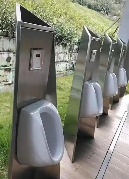 少见!四川一景区现露天男厕所,敞篷无遮挡,游客:担心被人看见