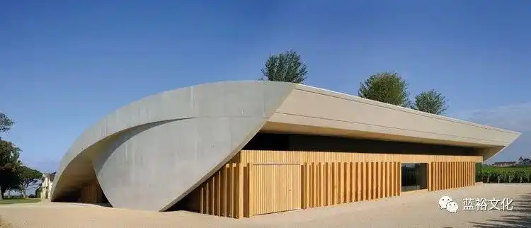 传统与现代的对立一一白马新酒庄