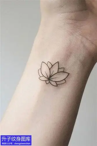 手腕莲花纹身图案