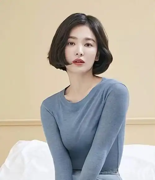 流行发型2022最新款女,50岁女人短发发型显年轻