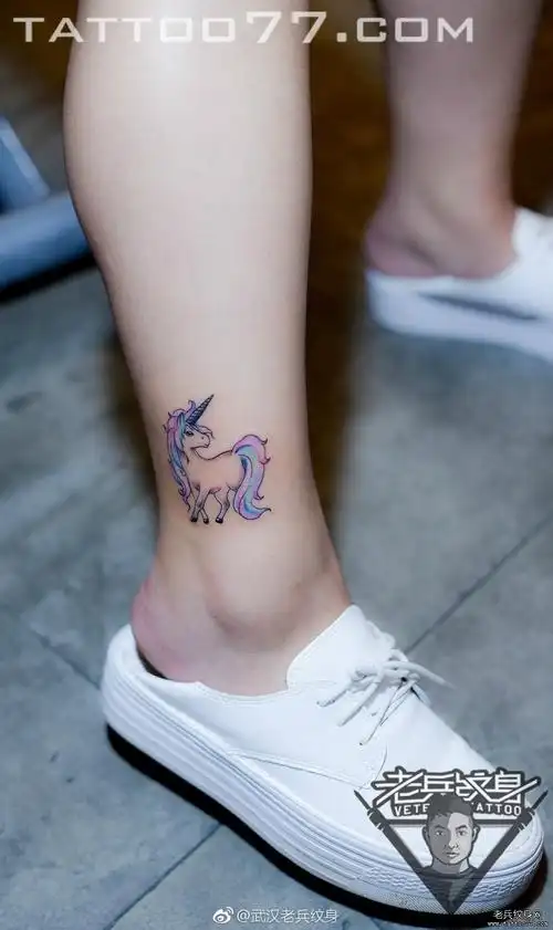 脚踝彩色可爱独角兽刺青作品