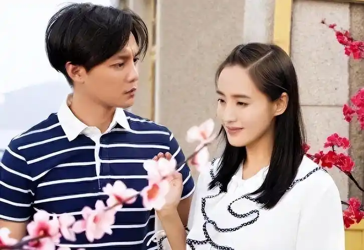 在电影里饰演"秋雅"的王智在观众眼里也有了名字.