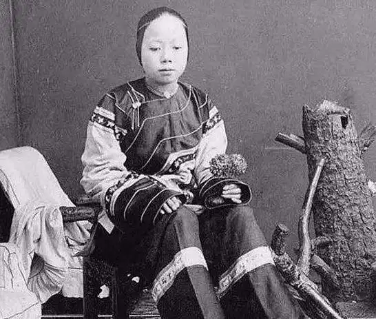 纤妙说应难须从掌上看古代为何要用裹小脚的方式对待女性