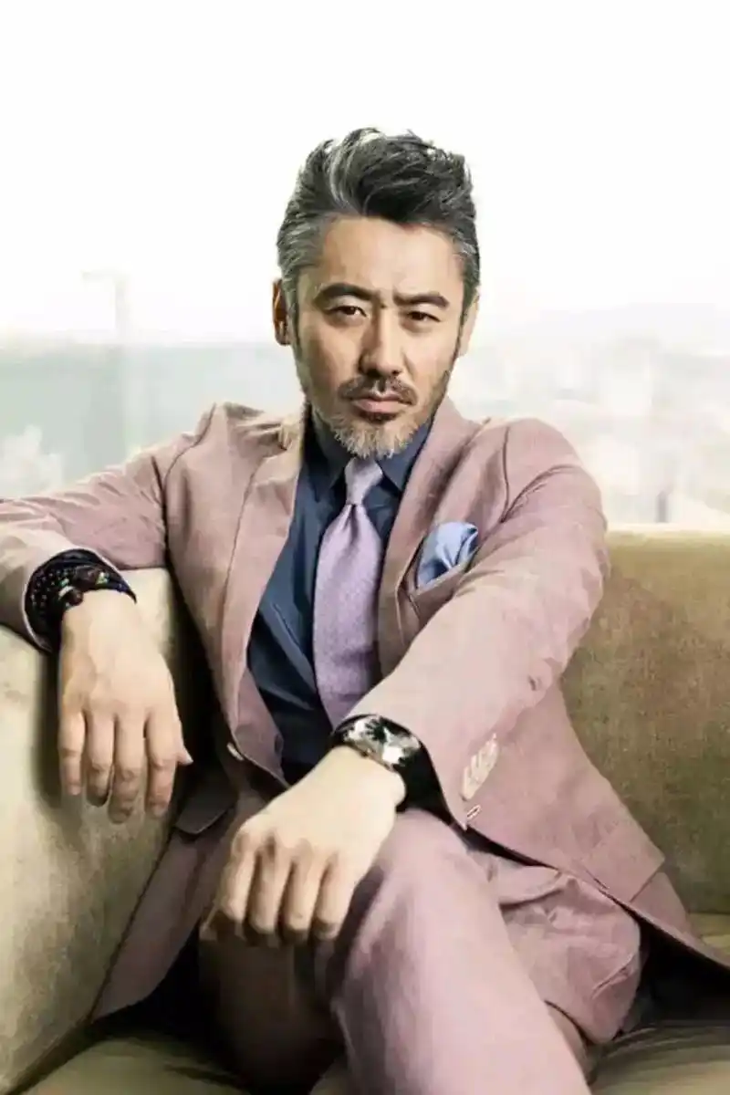 事实证明,移居英国的雅痞大叔吴秀波,已经变成了"肥胖油腻男"