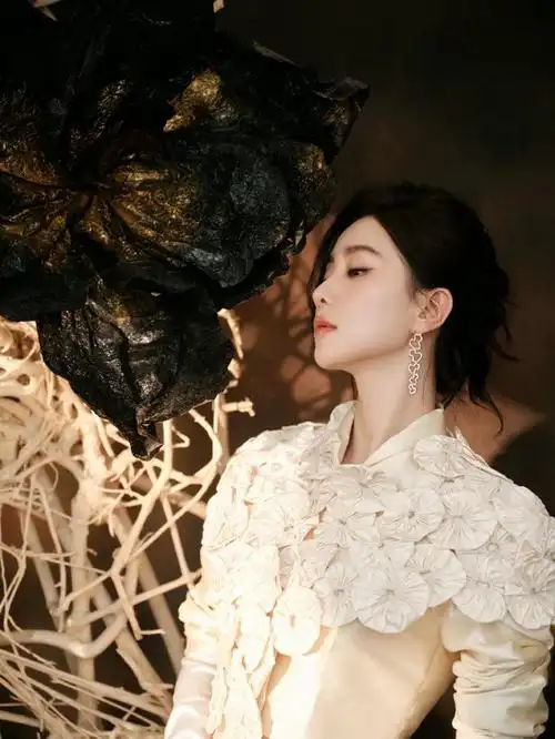 刘诗诗elle风尚大典出图我们诗诗依旧是独一份的气质好大气自如