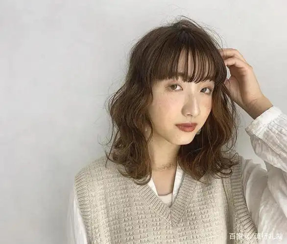 30多岁的女人,烫这几款烫发更年轻,修颜又显气质