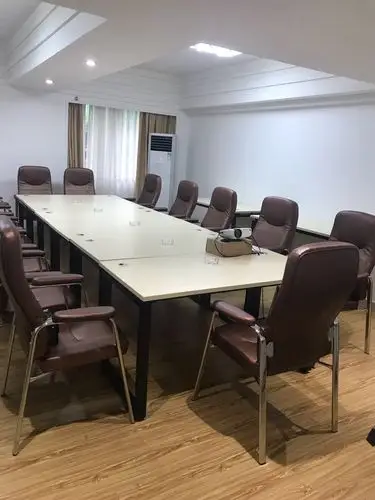 小型会议室可容纳30人左右