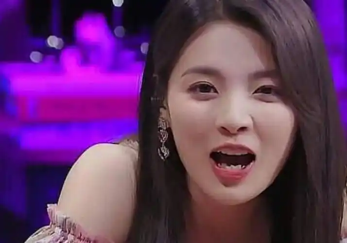 张嘴就是吓人没想到最拉跨明星们颜值的是一个人的牙