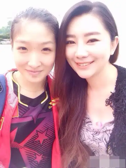 王励勤新女友铁证曝光 俩人打台球打赌刷碗