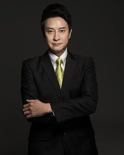 《锦绣未央》热拍 刘锡明看原著小说入迷