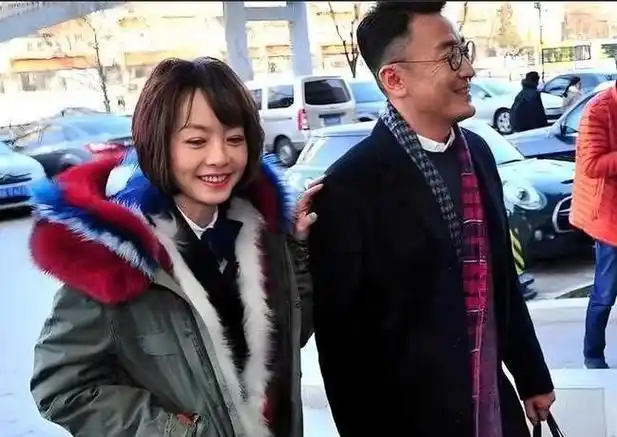 鲁豫与小19岁男友同居!面容变化引热议,网友惊呼54岁像24!