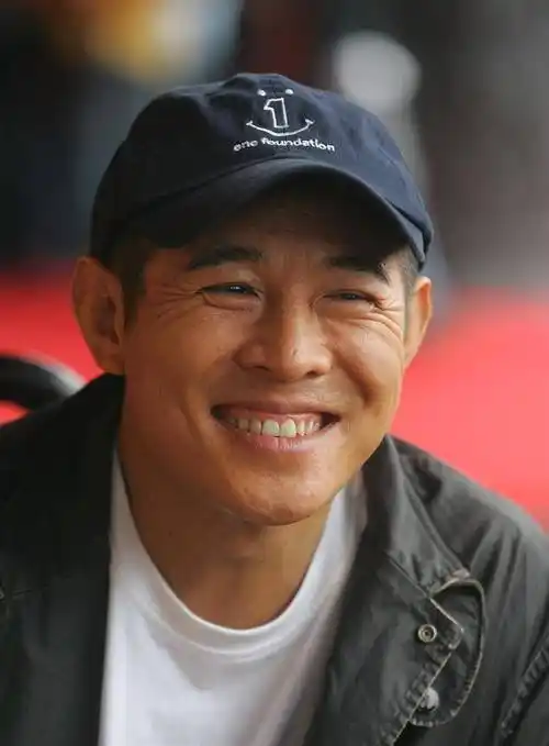 《花木兰》李连杰30岁后才学英语?仅小学程度却练成流利英语!