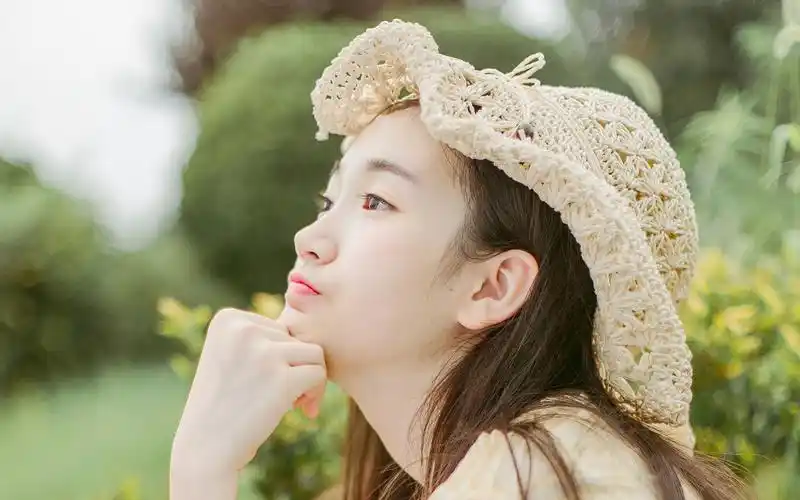 写真图片桌面壁纸,长相清纯甜美可爱的少女,户外小清新唯美写真图片