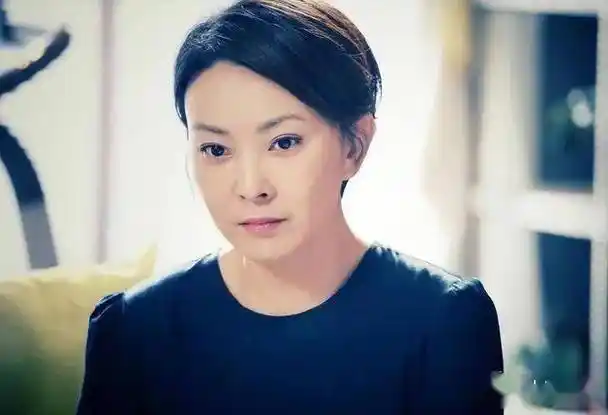 不停的进组让他无暇顾及老婆孩子,刘奕君的老婆吕梓媛只得辞去工作