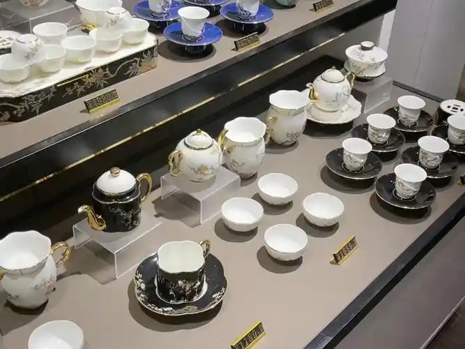 送礼找我们再决定送什么,郑州国瓷永丰源宝龙广场店