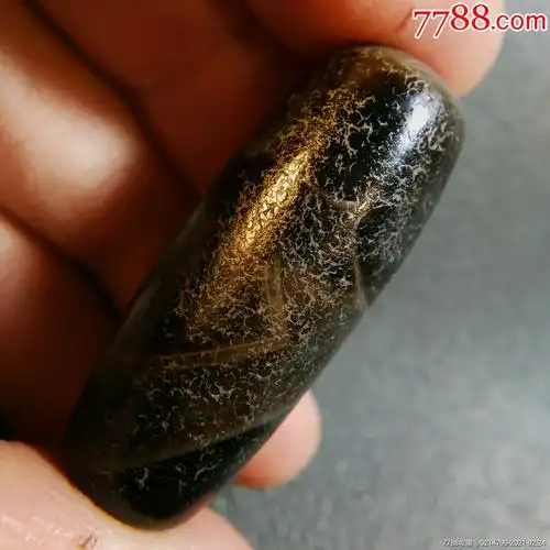 带天然纹路黑玛瑙大桶珠,孔径37宽15毫米,玛瑙,品相完整无裂,天然原矿