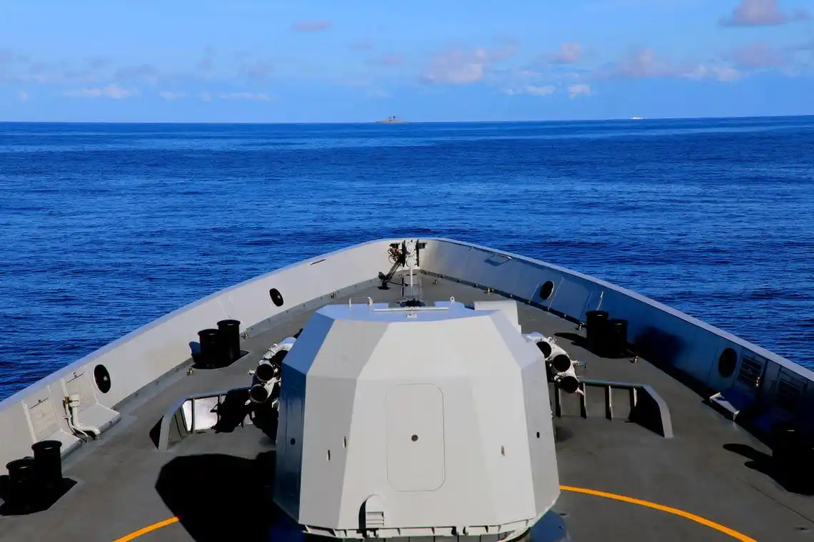 解放军舰艇视角看宝岛.