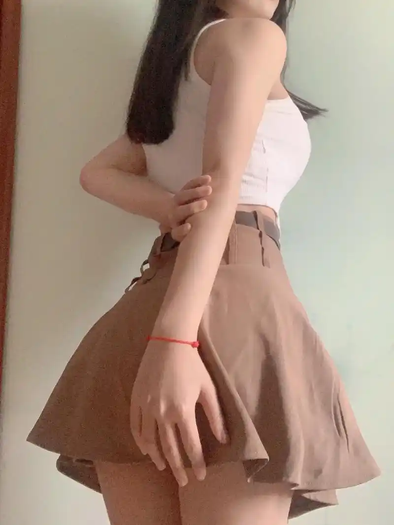 新学的拍照姿势#微胖女生 #有肉感 #肉腿 #图文伙伴计划  - 抖音